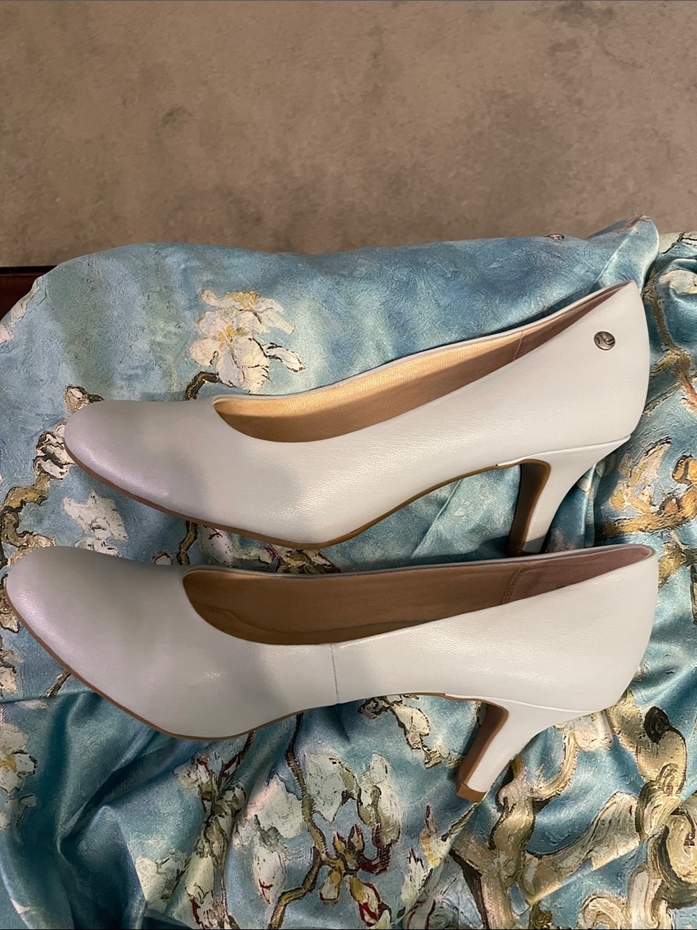 Life Stride Women's Pale Blue Patent Round-Toe Flats - Picture 3 of 8